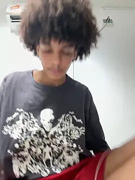 Max Rain online show from October 2025 10:50:01 PM