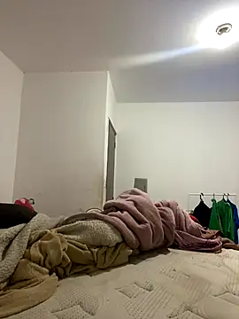 Snapshot of Chloe_Leaozinho chatting on October 2025 07:58:02 PM Chloe Leaozinho online show from October 2025 07:58:02 PM