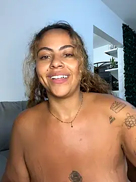 Chloe Leaozinho online show from November 2025 04:48:01 AM