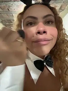 Chloe Leaozinho online show from April 2026 07:11:01 PM