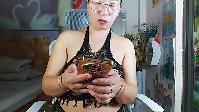 Snapshot of lyly_asian chatting on July 2026 03:23:01 AM lyly asian online show from July 2026 03:23:01 AM