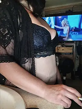 Snapshot of Britania666 chatting on May 2026 09:05:02 AM Britania666 online show from May 2026 09:05:02 AM