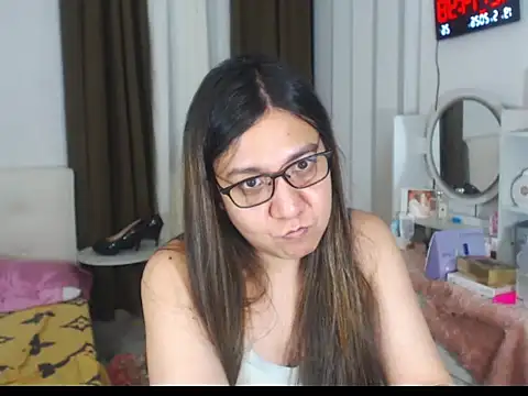 Snapshot of stellahugeX chatting on May 2026 04:13:02 PM stellahugeX online show from May 2026 04:13:02 PM