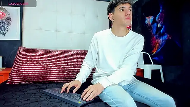 Matteo12  online show from September 2025 04:47:01 AM