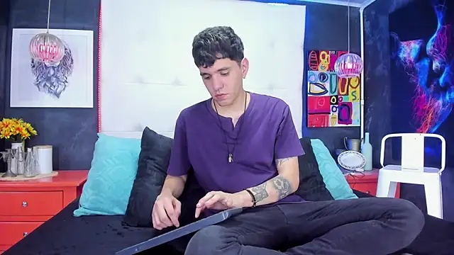 Matteo12  online show from October 2025 04:02:01 AM