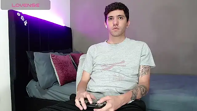 Matteo12  online show from February 2026 03:40:01 AM