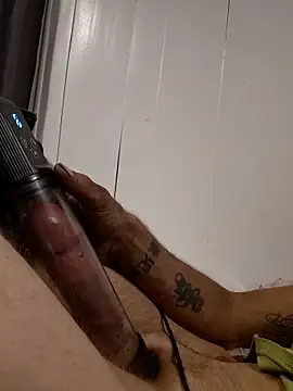 Hungwell1515 online show from April 2026 01:11:01 PM