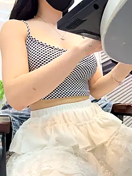 Linh 2004 online show from September 2025 02:07:01 PM