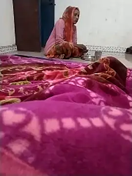 Snapshot of Hot_raaani chatting on December 2025 02:02:02 PM Hot raaani online show from December 2025 02:02:02 PM