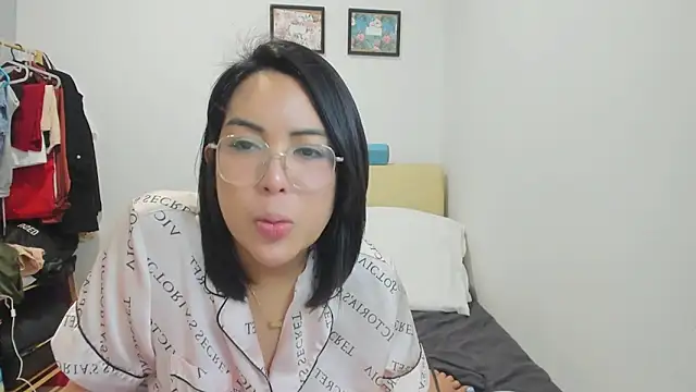 Rainy Ren online show from October 2025 03:00:01 PM