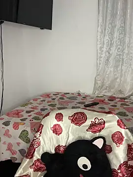 Linda Bellucci online show from October 2025 05:17:02 AM