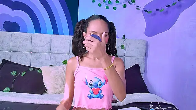 Karen Ariass online show from November 2025 01:43:01 PM