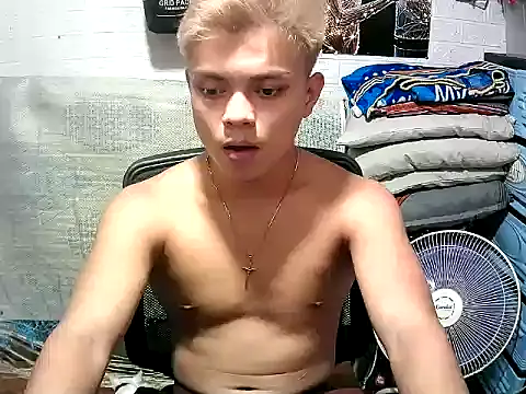 Snapshot of Pinoy_slutcummer69 chatting on June 2026 08:17:02 AM Pinoy slutcummer69 online show from June 2026 08:17:02 AM