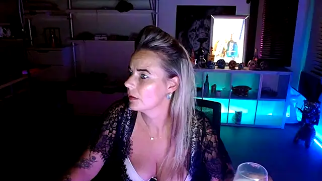 Mrs-Aurora online show from October 2025 08:50:02 PM