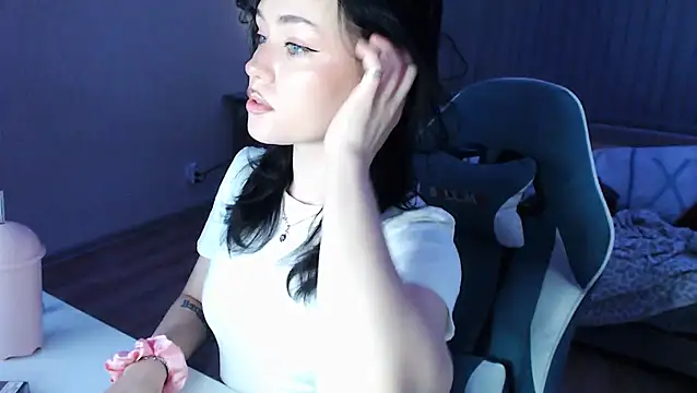 Snapshot of cutefrendlyuser chatting on April 2026 06:46:01 PM cutefrendlyuser online show from April 2026 06:46:01 PM