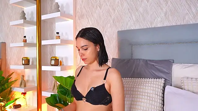 Sofy Bradd online show from March 2026 08:40:01 AM