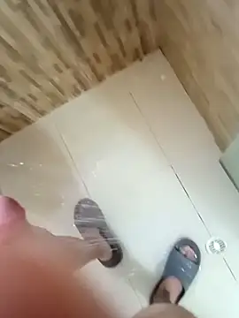 Snapshot of richwetdick chatting on April 2026 04:01:01 PM richwetdick online show from April 2026 04:01:01 PM