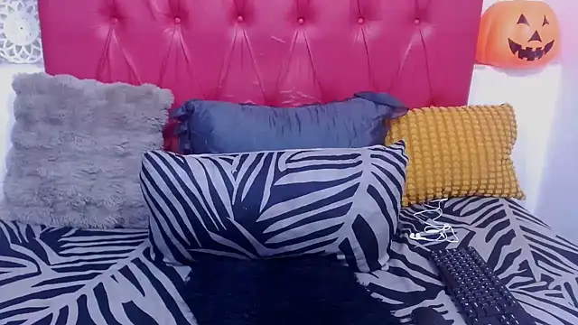 GoldenBigAssCurvy online show from April 2026 01:42:02 PM