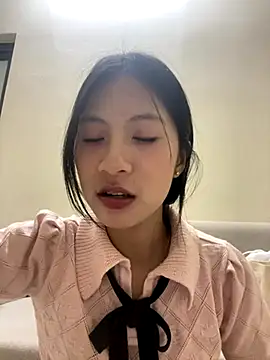Snapshot of Lil-Gi chatting on September 2025 04:40:02 PM Lil-Gi online show from September 2025 04:40:02 PM