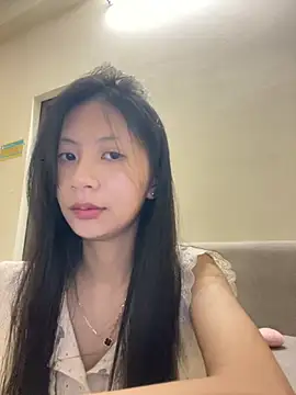 Snapshot of Lil-Gi chatting on October 2025 04:14:02 PM Lil-Gi online show from October 2025 04:14:02 PM