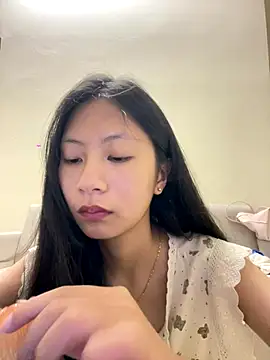 Snapshot of Lil-Gi chatting on October 2025 03:11:02 PM Lil-Gi online show from October 2025 03:11:02 PM