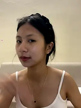 Snapshot of Lil-Gi chatting on October 2025 03:32:01 PM Lil-Gi online show from October 2025 03:32:01 PM