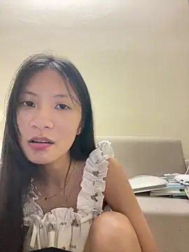 Lil-Gi online show from October 2025 03:35:01 PM