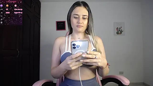 Veronika  Winslow  online show from September 2025 06:28:02 AM