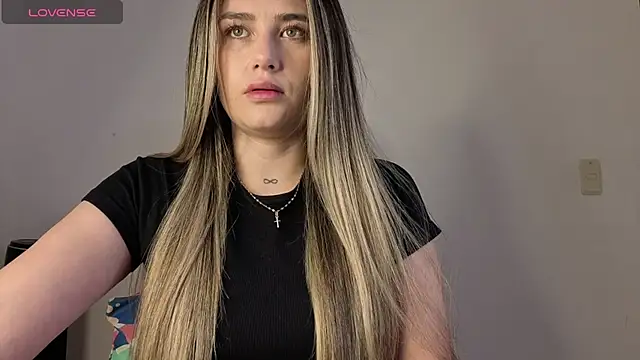 Veronika  Winslow  online show from November 2025 05:56:02 AM