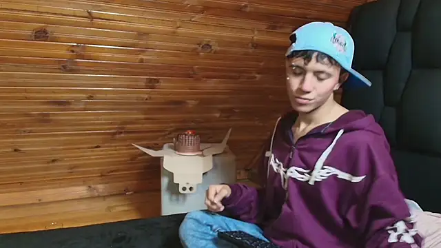 Snapshot of Thiago_Divine_ chatting on October 2025 05:20:02 AM Thiago Divine  online show from October 2025 05:20:02 AM