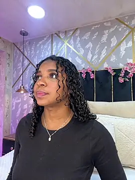 Snapshot of LisaMendez chatting on May 2026 04:10:02 AM LisaMendez online show from May 2026 04:10:02 AM