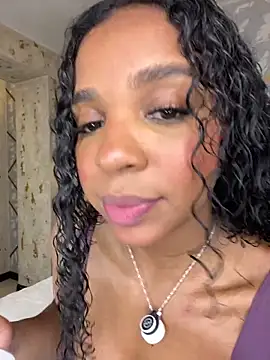 Snapshot of LisaMendez chatting on May 2026 12:17:01 AM LisaMendez online show from May 2026 12:17:01 AM