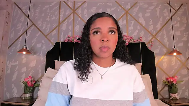 Snapshot of LisaMendez chatting on May 2026 02:06:01 AM LisaMendez online show from May 2026 02:06:01 AM
