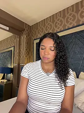Snapshot of LisaMendez chatting on May 2026 03:58:01 AM LisaMendez online show from May 2026 03:58:01 AM