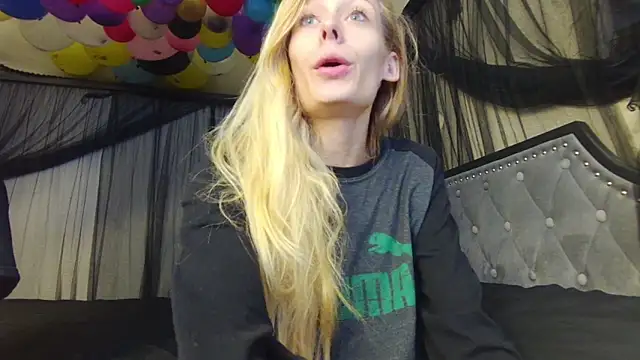 Snapshot of Lola_BugsBunny chatting on October 2025 02:19:01 PM Lola BugsBunny online show from October 2025 02:19:01 PM