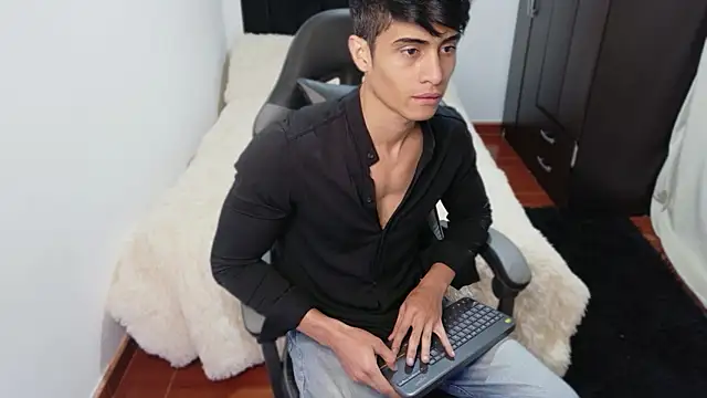 stylish men online show from October 2025 01:34:02 PM