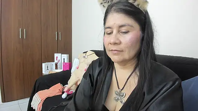 kiraGeiner online show from November 2025 01:11:01 AM