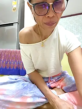 Mama Eva 1 online show from October 2025 10:04:01 PM