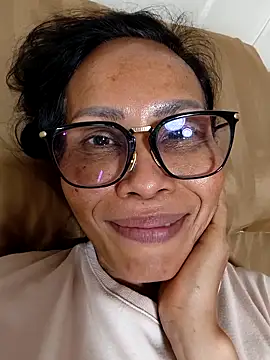 Mama Eva 1 online show from November 2025 03:38:02 AM