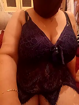 Snapshot of mayakhalyfaa chatting on October 2025 10:51:02 PM mayakhalyfaa online show from October 2025 10:51:02 PM