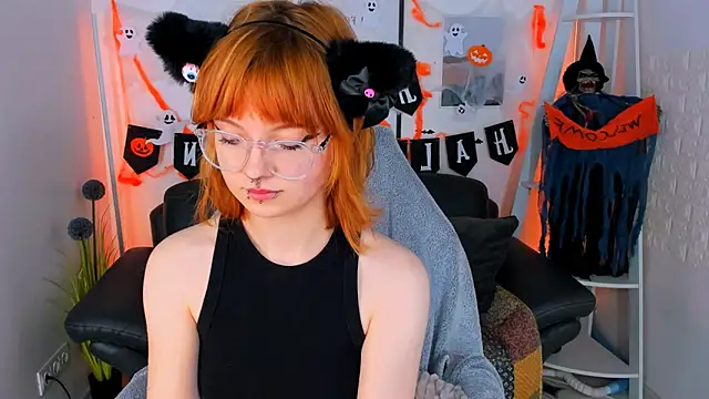 Snapshot of sweet_mika18 chatting on October 2025 07:38:01 PM sweet mika18 online show from October 2025 07:38:01 PM