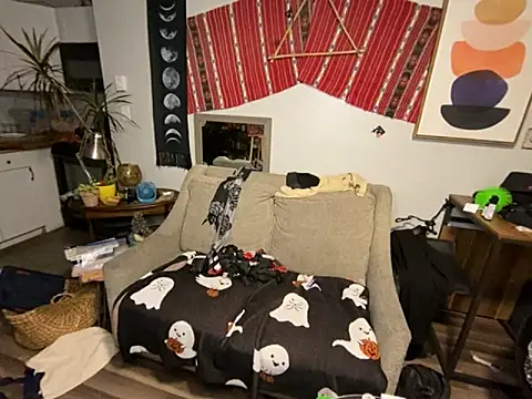 Snapshot of SalemStratton chatting on December 2025 12:05:02 AM SalemStratton online show from December 2025 12:05:02 AM