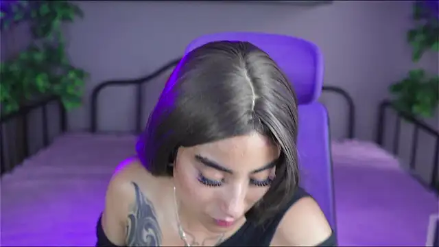 Emma and Issac online show from February 2026 08:13:02 PM