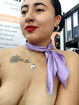 Snapshot of AMATISTA__16 chatting on May 2026 12:35:01 PM AMATISTA 16 online show from May 2026 12:35:01 PM