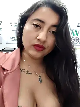 Snapshot of AMATISTA__16 chatting on July 2026 12:33:01 PM AMATISTA 16 online show from July 2026 12:33:01 PM