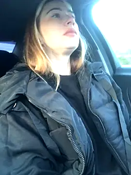 Reina Cummings online show from September 2025 04:40:02 AM