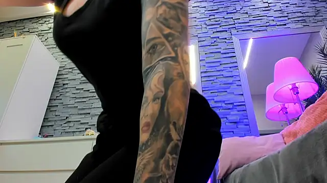 Reina Cummings online show from April 2026 06:22:02 AM