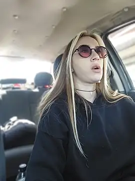 Reina Cummings online show from April 2026 08:59:01 AM