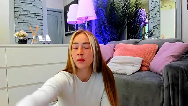 Reina Cummings online show from April 2026 06:31:02 AM