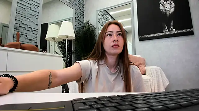 Snapshot of Reina_Cummings chatting on June 2026 06:38:02 AM Reina Cummings online show from June 2026 06:38:02 AM